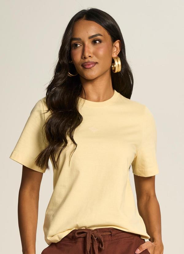 T-Shirt Básica com Bordado Frontal Amarelo