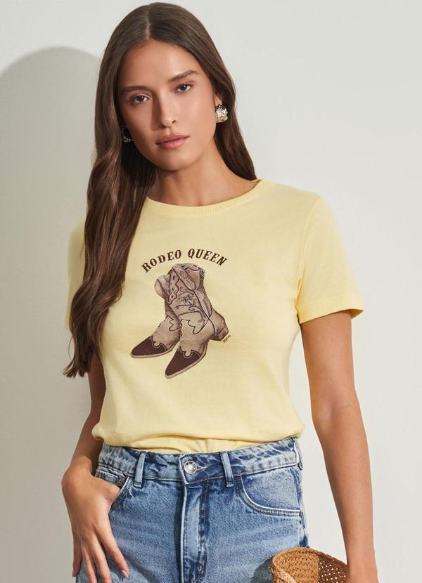 T-Shirt com Estampa de Bota Amarelo