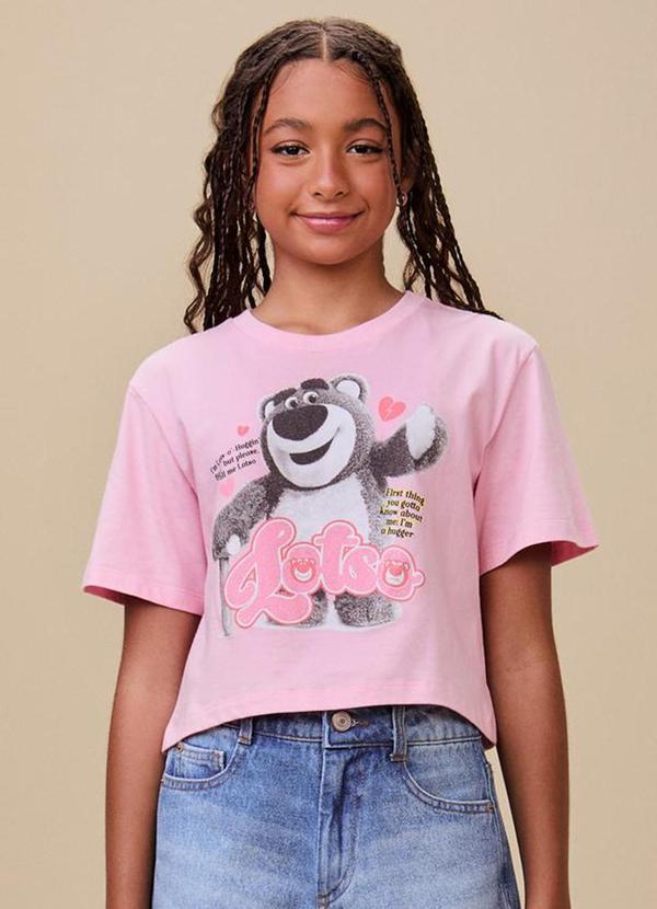 T-Shirt com Estampa do Lotso Rosa