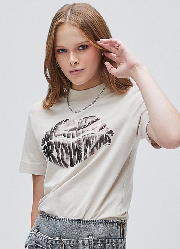 T-Shirt com Estampa Metalizada Cru
