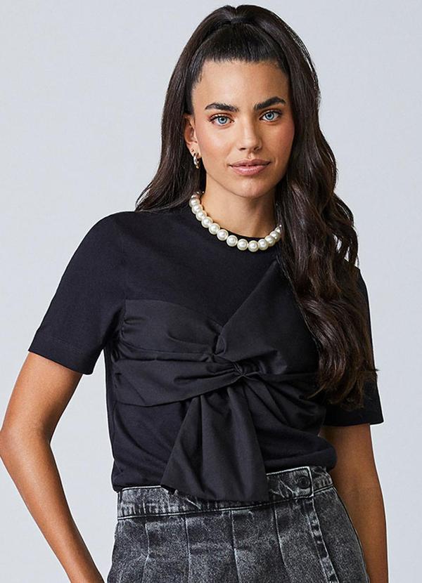 T-Shirt com Maxi Laço Preto