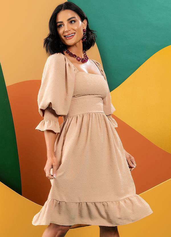 Vista 2 Vestido Bege em Crepe Plano Maquinetado Quintess Quintess
