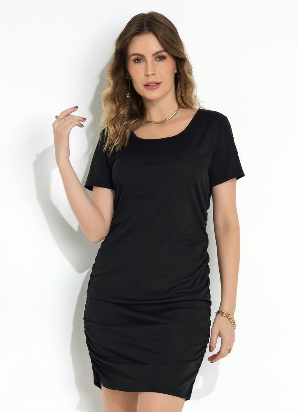 Vestido Preto Franzido nas Laterais