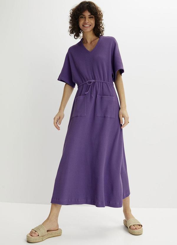 Vestido Roxo em Malha Texturizada de Viscose.