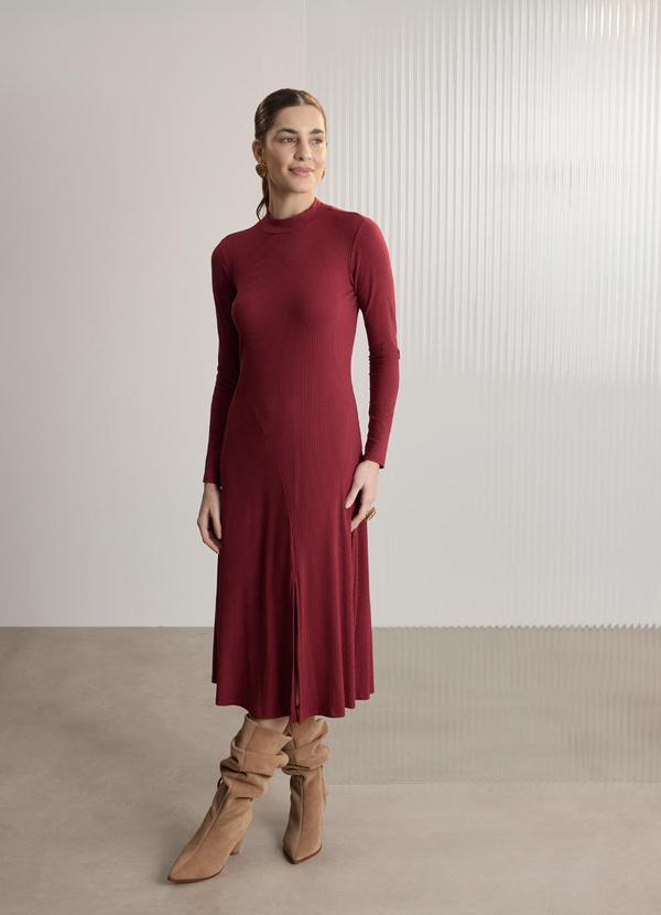 Vestido de Mangas Longas em Malha Canelada Bordo