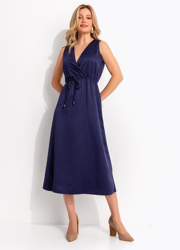 Vista 2 Vestido Longuete Acetinado Azul Marinho com Decote Transpassado e Bolsos Quintess Quintess