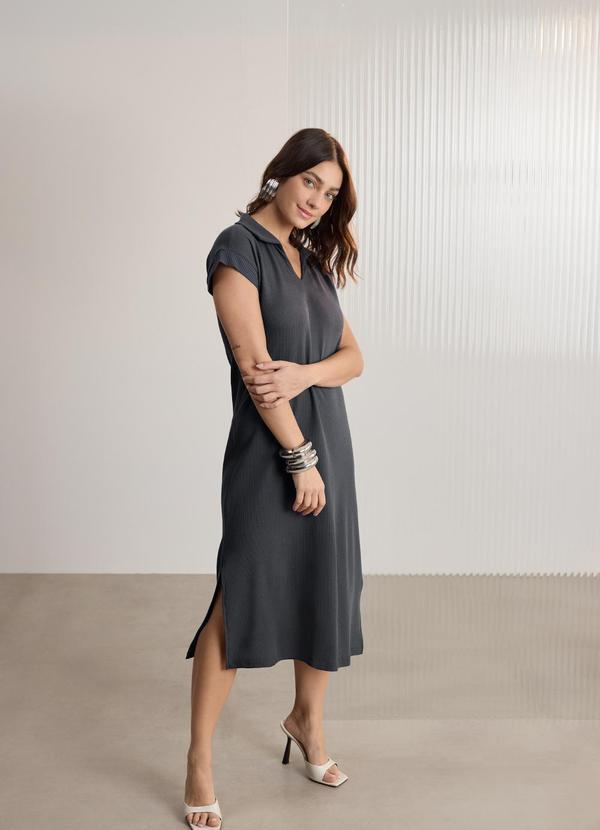Vestido Midi Chá com Gola Texturizada Cinza