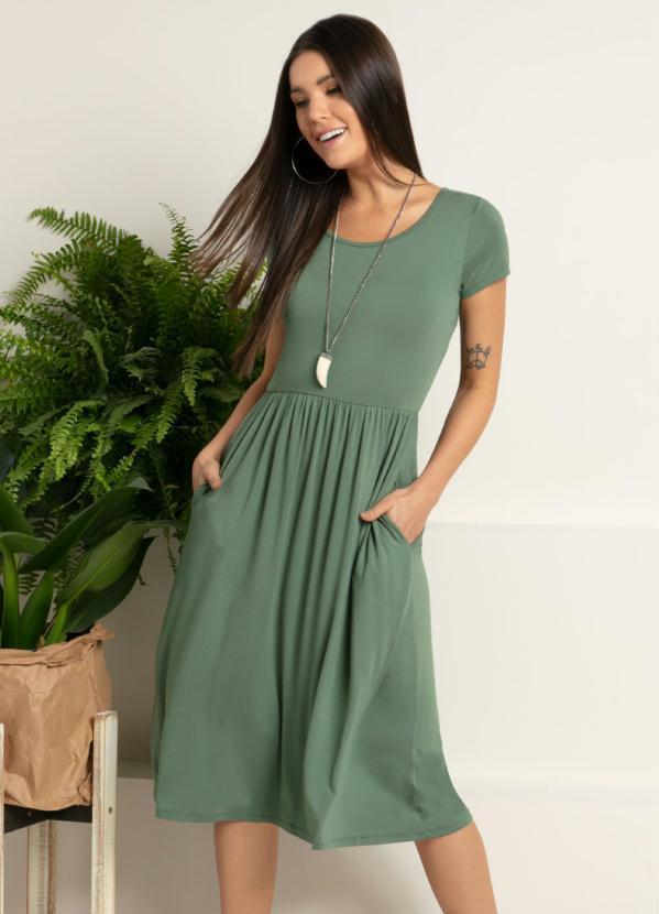 Vestido Midi Verde Acinturado com Bolsos
