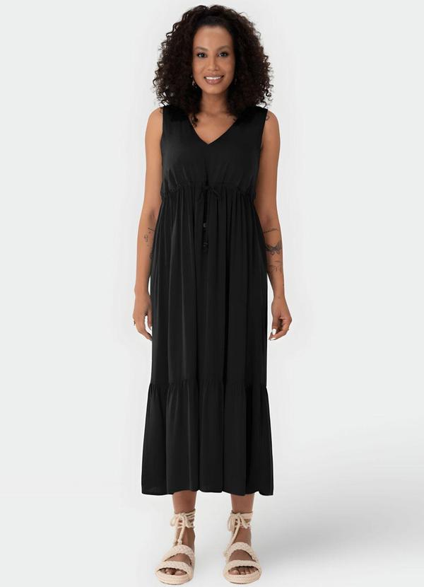 Vestido Preto Midi Evasê Acinturado