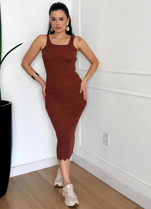 Vestido Tricot Canelado Midi com Fenda Marrom