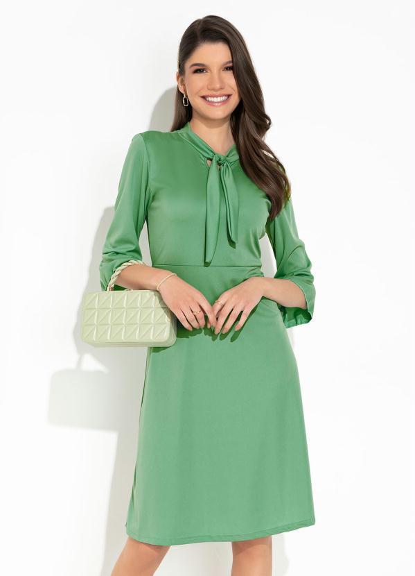 Vestido Verde com Gola Laço
