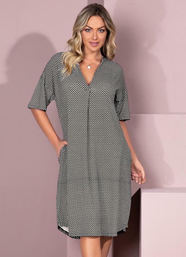 Vestido Xadrez com Gola Padre e Bolsos