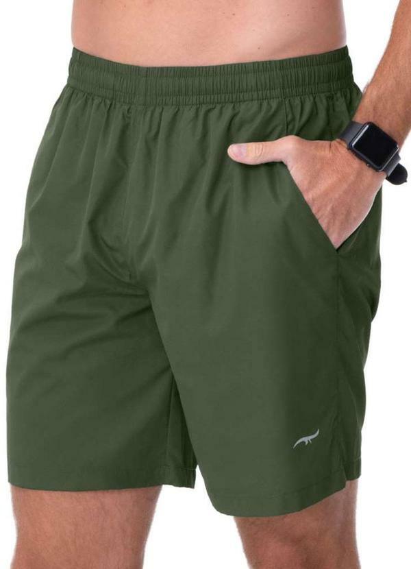 Bermuda Masculina com Bolso Verde Alcaparra
