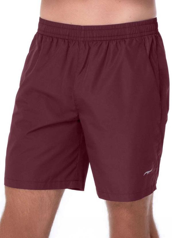 Bermuda Masculina com Bolso Vermelho Bordeaux