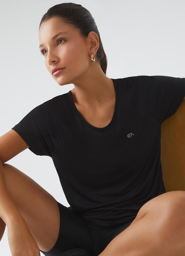 Vista 2 Blusa Creponada com Refletivo Active Preto Enfim Enfim