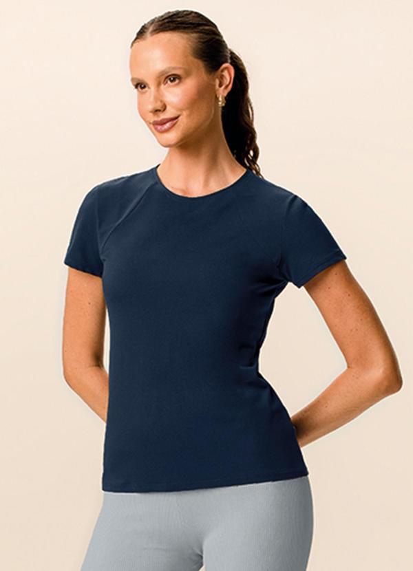 Blusa Slim em Malha Uv Active Azul Marinho