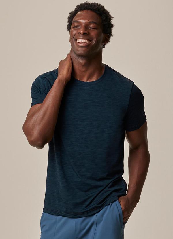 Camiseta Slim Malha Uv Active Azul Marinho