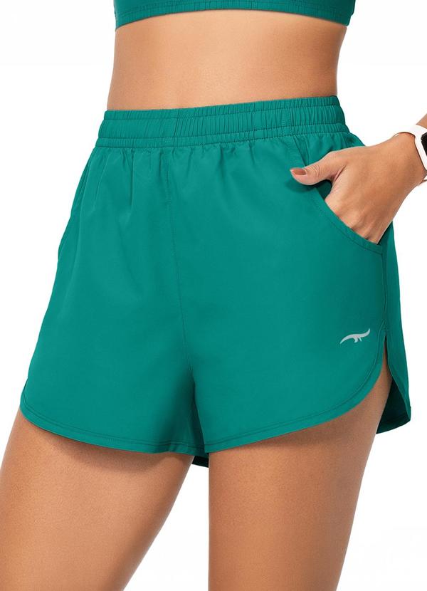 Short Fitness com Bolso e Fenda Lateral Verde