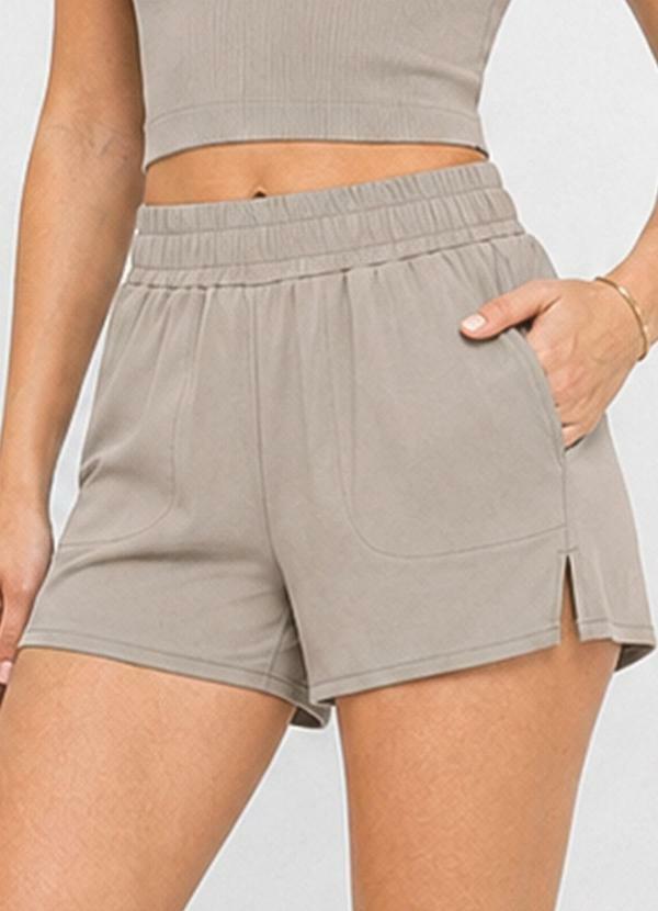 Shorts Feminino Fitness em Poliamida Bege