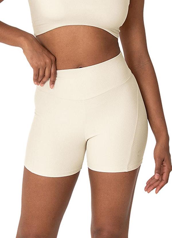 Shorts Justo com Recorte Active Off White