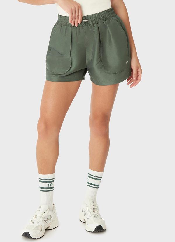 Shorts Reto com Bolso Verde Musgo