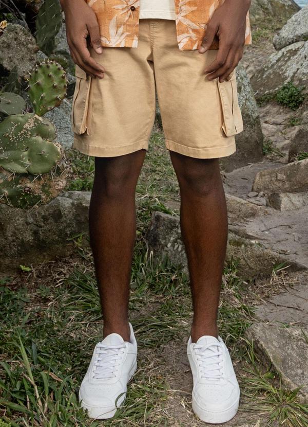 Bermuda Masculina em Sarja Bege
