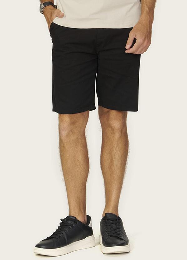 Bermuda Masculina em Sarja Preto