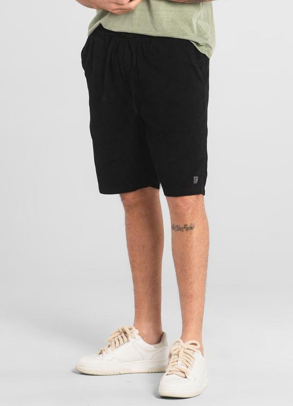 Bermuda Masculina em Sarja Preto