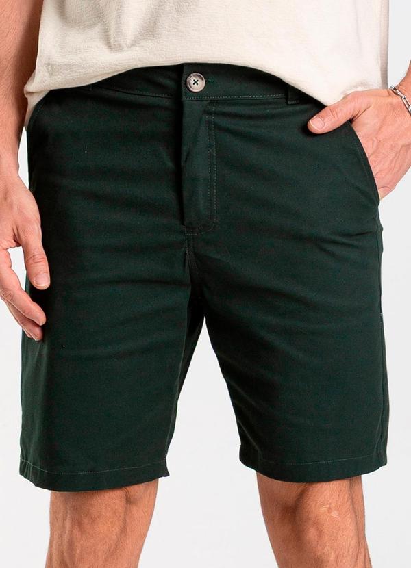 Bermuda Masculina em Sarja Verde