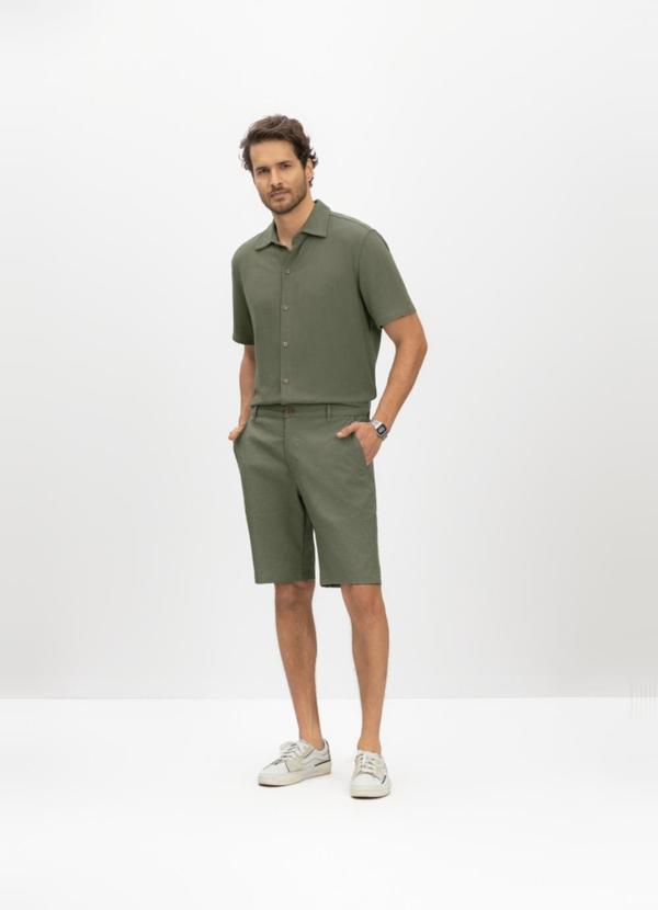 Bermuda Masculina em Sarja Verde
