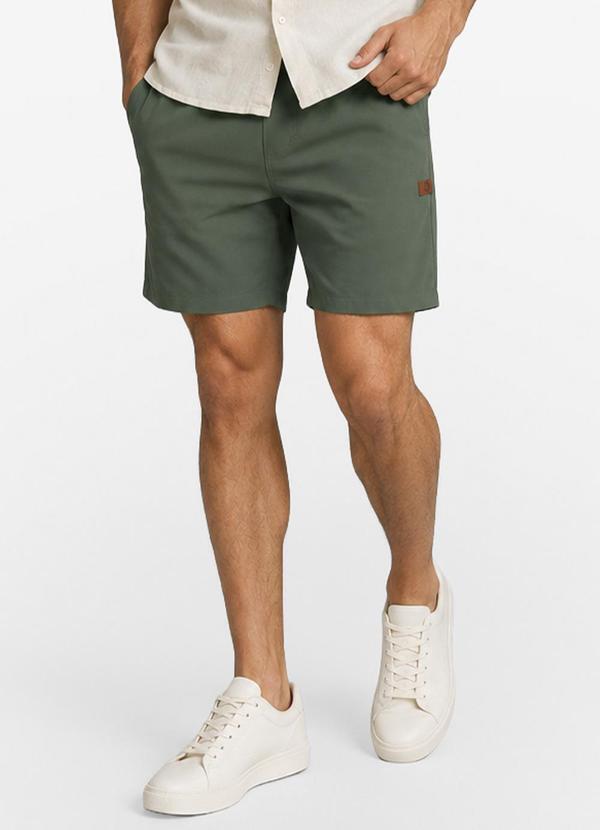 Bermuda Masculina em Sarja Verde
