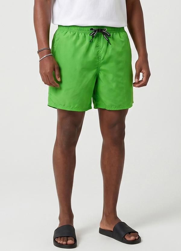 Bermuda Masculina em Tactel com Bolsos Verde