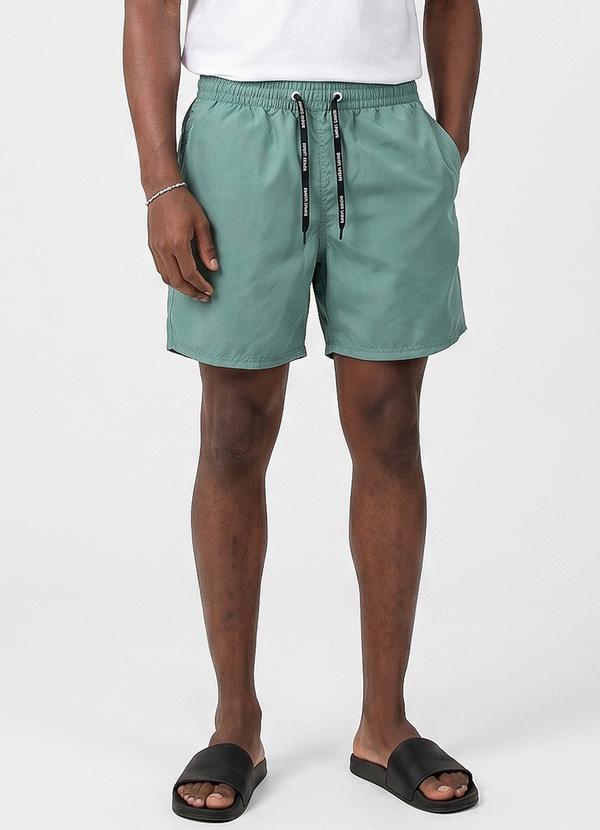 Bermuda Masculina em Tactel com Bolsos Verde