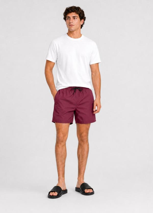 Bermuda Masculina em Tactel com Bolsos Vermelho