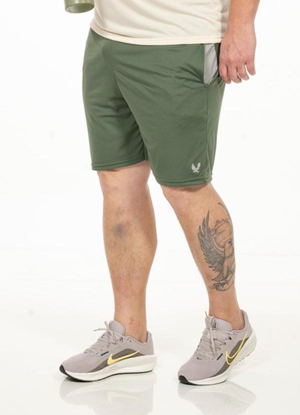 Bermuda Plus Size com Bolso Verde