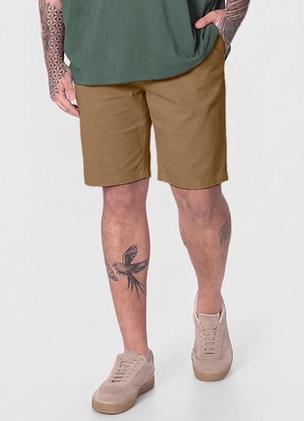 Bermuda Tradicional em Sarja Stretch Plus Bege