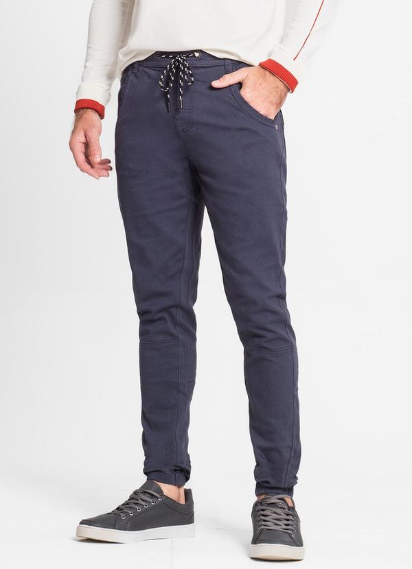 Calça com Bolso Masculina em Sarja Cinza
