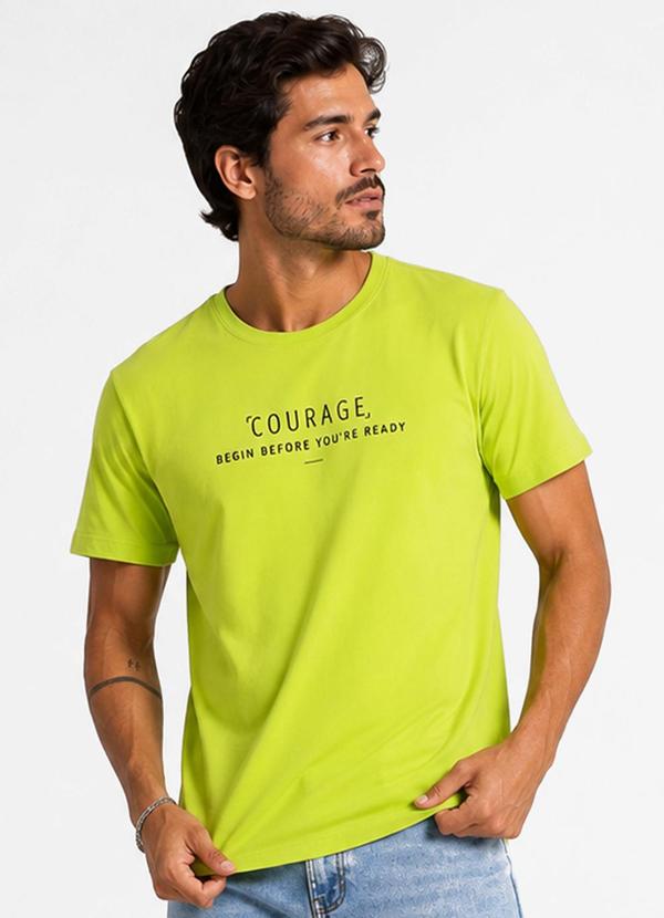 Camiseta Masculina com Frase Localizada Verde