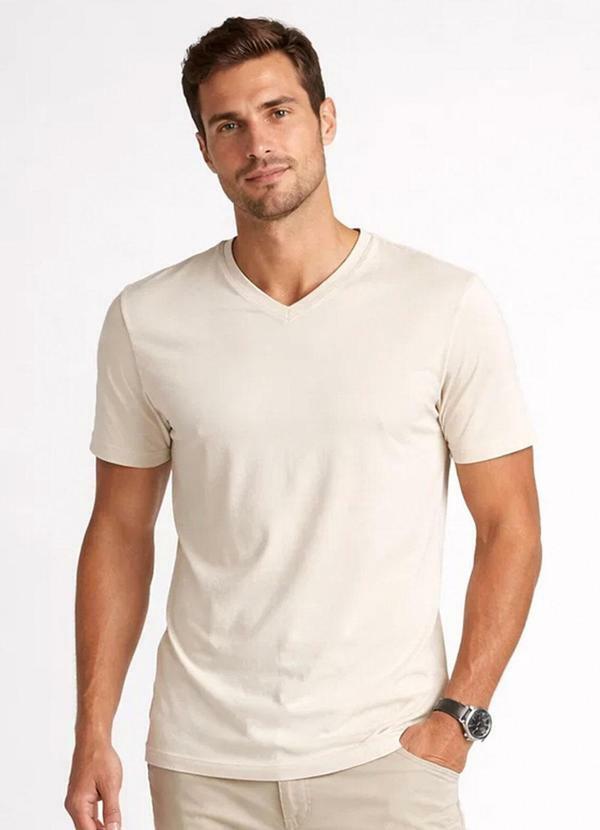Camiseta Masculina Básica com Gola em V Bege