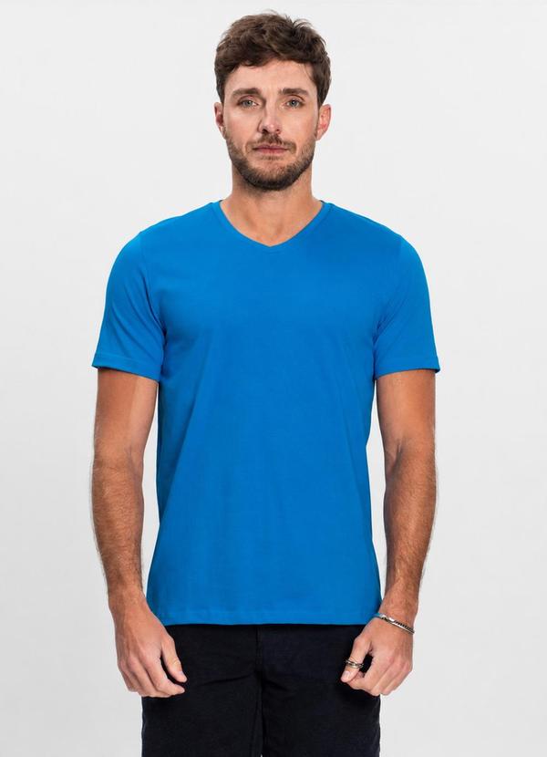 Camiseta Masculina Básica em Meia Malha Azul