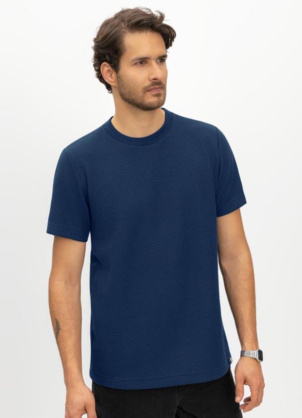 Camiseta Masculina em Malha Azul