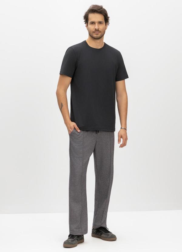 Camiseta Masculina em Malha Cinza