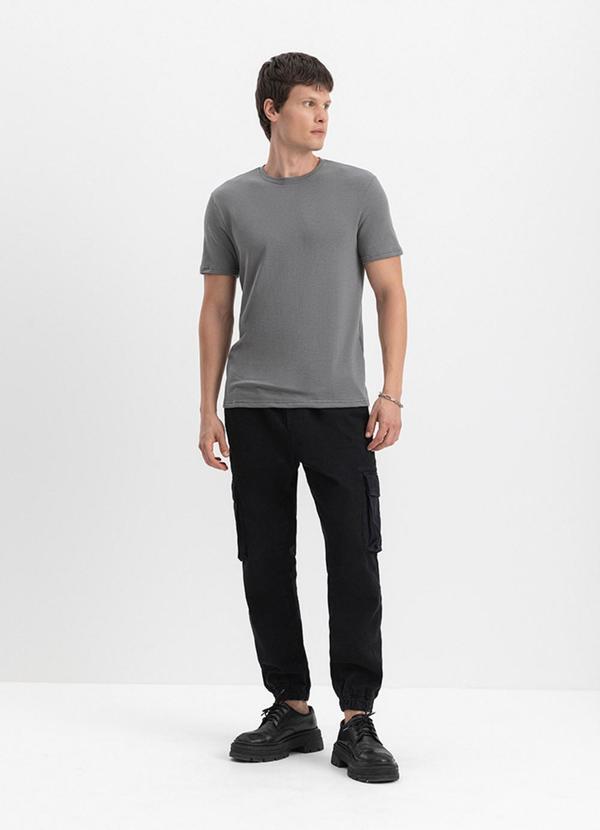 Camiseta Masculina em Malha Cinza