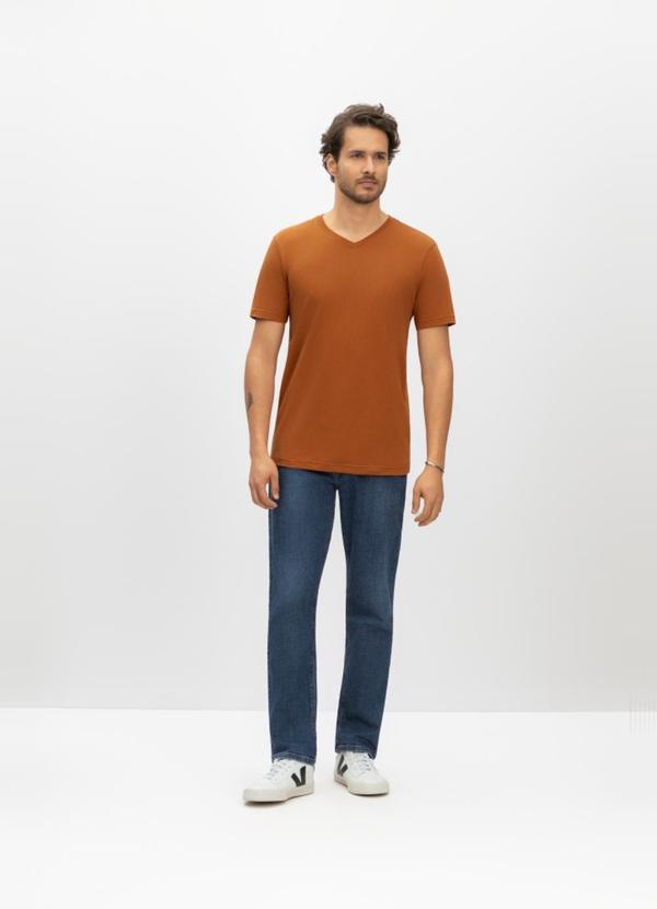 Camiseta Masculina em Malha Marrom