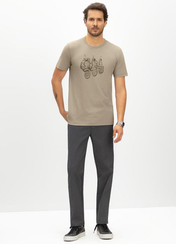 Camiseta Masculina em Malha Marrom