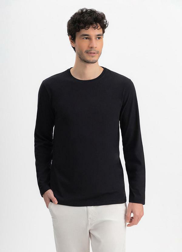 Camiseta Masculina em Malha Preto