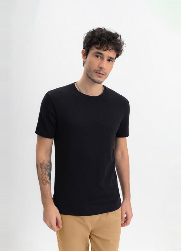 Camiseta Masculina em Malha Preto