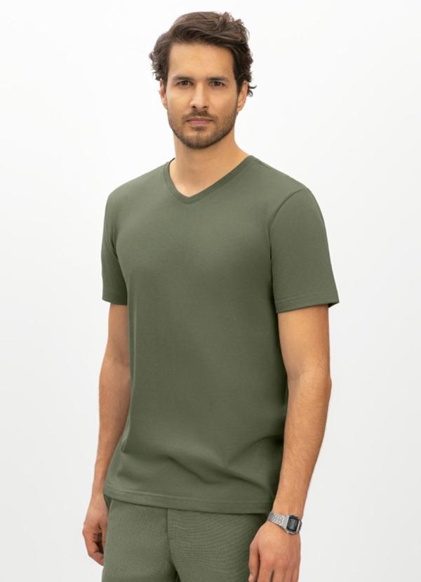 Camiseta Masculina em Malha Verde