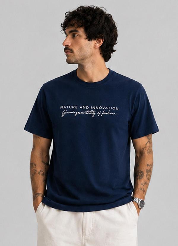 Camiseta Masculina em Pique Azul