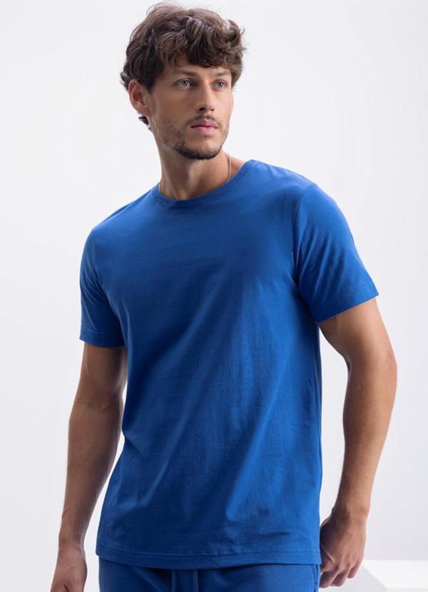 Camiseta Masculina Essencial em Malha Azul